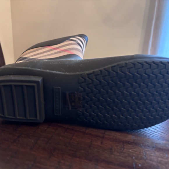 Burberry boot - Picture 3 of 3